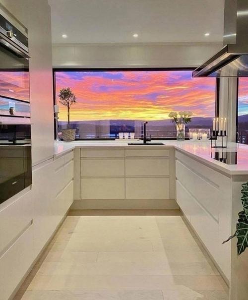 Кажется, тут все сделано для того, чтобы хозяйка не покидала кухню. 05