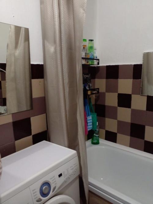 Было/стало. Моя внучка учится на дизайнера и помогла бабушке сделать ремонт в ванной комнате, сама придумала интерьер ванной комнаты. 05