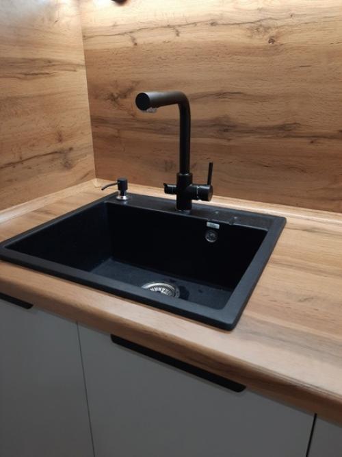 Новая красивая прямая кухня от. 02