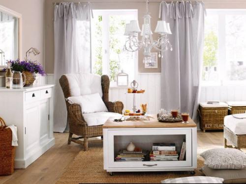 Кофейный столик кажется пришельцем из другой эпохи, неизменным атрибутом роскоши и достатка. 02