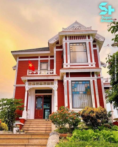 Во Вьетнаме поклонник зачарованных себе точную копию известного поместья построил.  