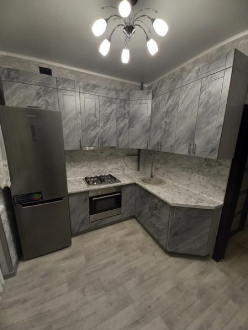 Кухня с фасадами в виде иммитации камня выглядит смело, современно, необычно и модно! 03