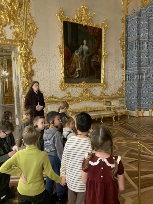 Мудрое решение - провести выходной в кругу друзей, в музее. 03 Мудрое решение - провести выходной в кругу друзей, в музее. 03