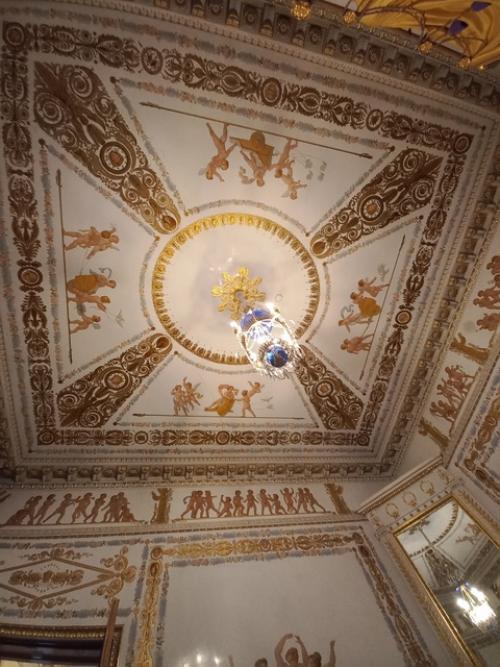 Елагиноостровский дворец.  Подарок Марии Федоровне от сына Александра 1. здесь она жила уже в пожилом возрасте ( с 59 лет. 04