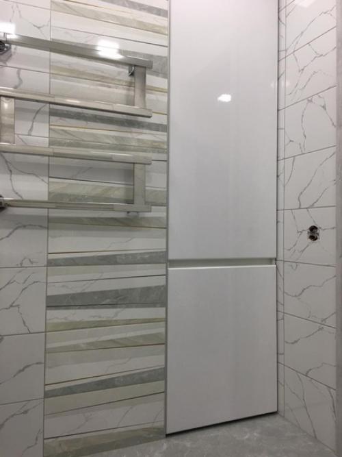 Обычно, когда речь заходит о шкафах, то их можно представить в интерьере практически любой комнаты, например, гостиной, детской, спальне, прихожей. 01