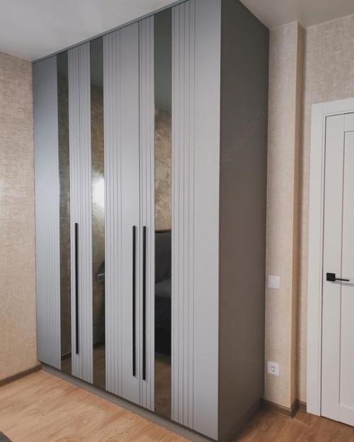 Стекла и зеркала давно вошли в наш интерьер, они создают легкость и визуально расширяют пространство. 02