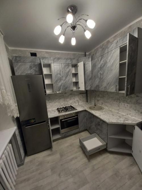 Кухня с фасадами в виде иммитации камня выглядит смело, современно, необычно и модно! 02