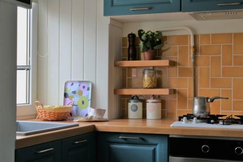 Интерьер кухни площадью 8 кв. 01