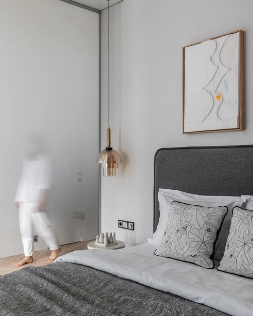 Эта однокомнатная квартира принадлежит девушке 29 лет. 04