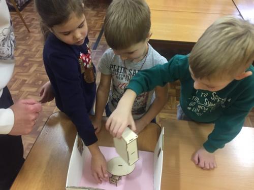 Педагоги детского сада номер 93 регулярно повышают своё педагогическое мастерство и с удовольствием делятся с коллегами учреждения своим опытом. 07