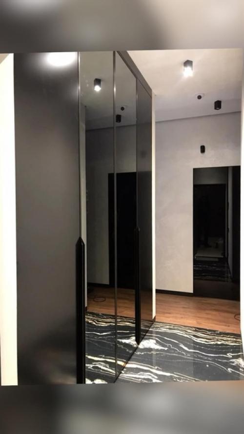 Стекла и зеркала давно вошли в наш интерьер, они создают легкость и визуально расширяют пространство. 07