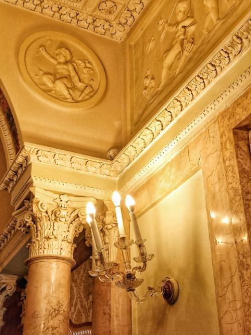 Благодаря новогодней ярмарке в пресс - особняке АиФ можно посмотреть интерьеры дворца на мясницкой. 03