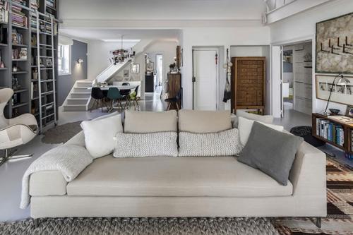 Этот красивый дом находится в центре Лиссабона и принадлежит дизайнеру интерьера Ligia Casanova. 07