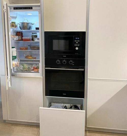 Красивый, изысканный интерьер кухни в современном стиле. 08