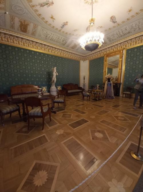 Елагиноостровский дворец.  Подарок Марии Федоровне от сына Александра 1. здесь она жила уже в пожилом возрасте ( с 59 лет. 05