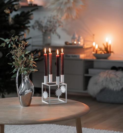 Прекрасный насыщенно - зеленый цвет в стильном рождественском интерьере. 08