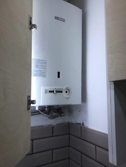 Кухня, полностью собранная девушкой. 03