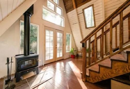 Кажется, в этой избушке живет ветхая старушка. 02