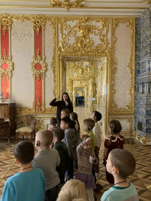 Мудрое решение - провести выходной в кругу друзей, в музее. 08 Мудрое решение - провести выходной в кругу друзей, в музее. 08