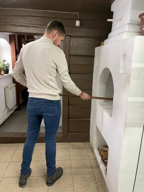 Экспозиция размещается в цокольном (подклете) и первом (жилом) этажах дома - музея. 03