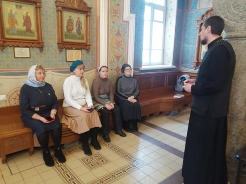 Субботние экскурсии продолжаются по храму Иоанна предтечи для горожан. 01