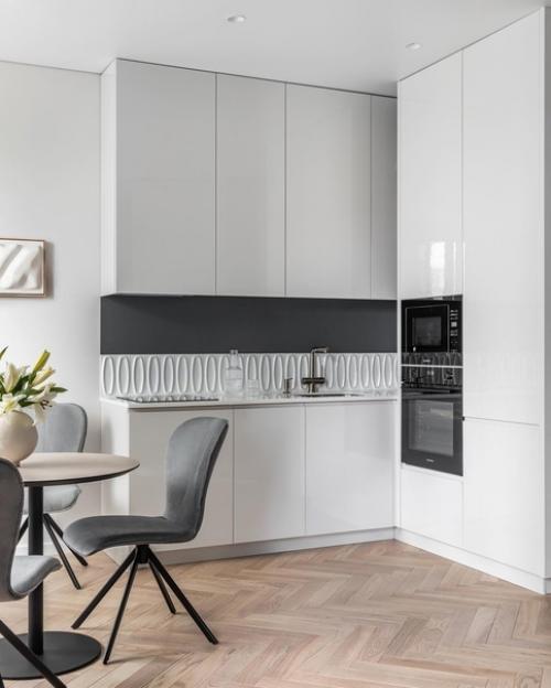 Эта однокомнатная квартира принадлежит девушке 29 лет. 06