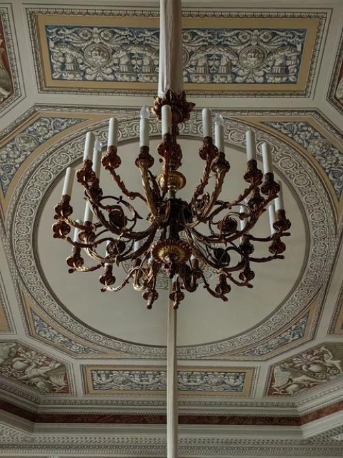 Я бы написала, конечно: мистическая жерновка встретила нас таинственной темнотой и прохладой. 03