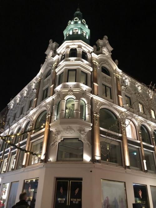 Есть один способ расширять границы своего мира - путешествия, а если это место - исполнение твоей мечты, то твой мир становится безграничным. 06