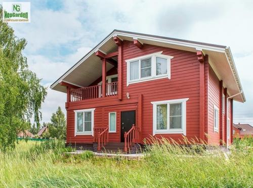 Интерьер загородного дома в спокойных тонах с яркими акцентами. 08