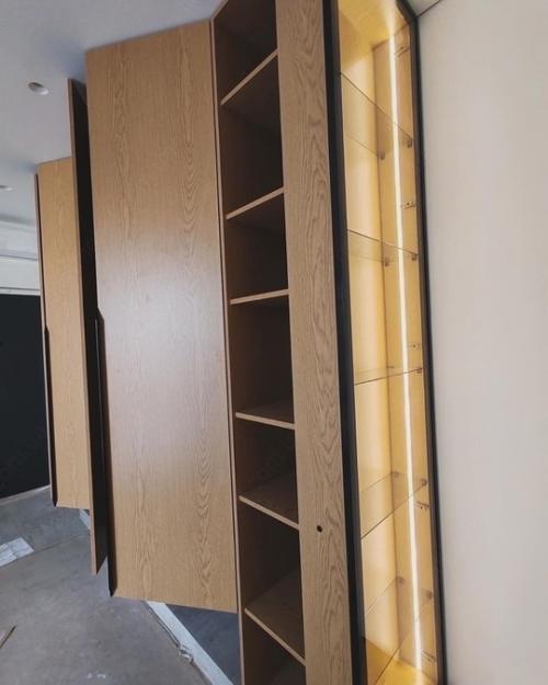 Стекла и зеркала давно вошли в наш интерьер, они создают легкость и визуально расширяют пространство. 03