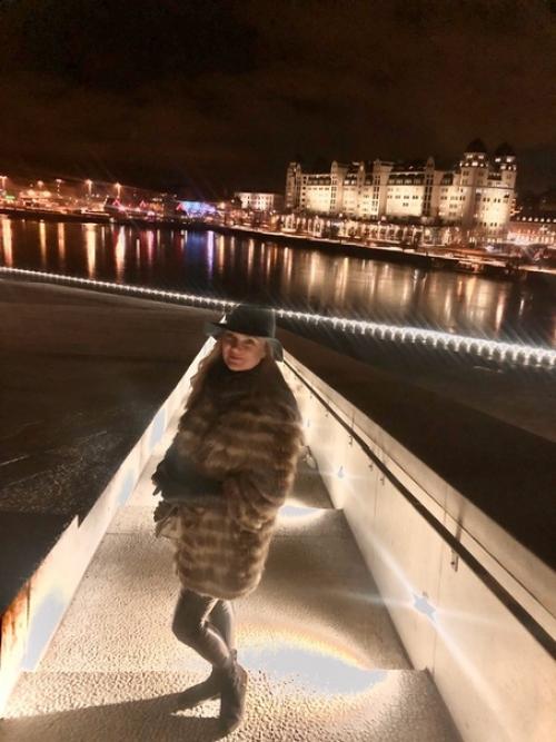 Есть один способ расширять границы своего мира - путешествия, а если это место - исполнение твоей мечты, то твой мир становится безграничным. 07