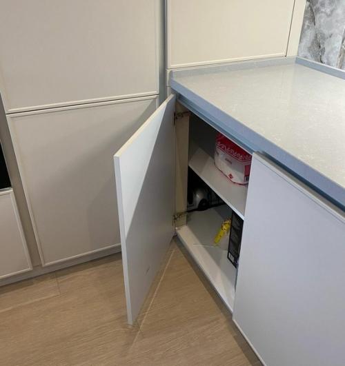 Красивый, изысканный интерьер кухни в современном стиле. 07