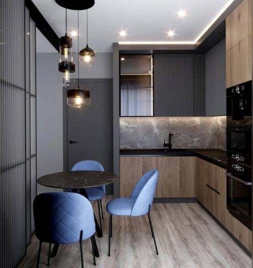 Наполненный интерьер кухни - гостиной. 04