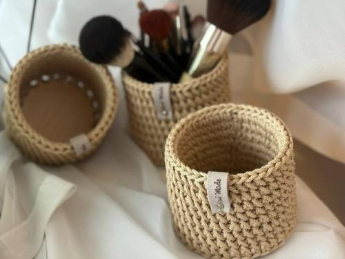 Представляю вашему вниманию вязаные корзины для хранения. 02