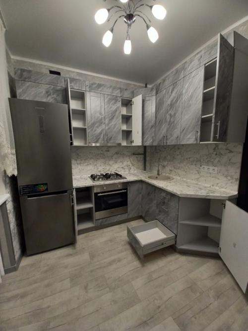 Кухня с фасадами в виде иммитации камня выглядит смело, современно, необычно и модно! 01