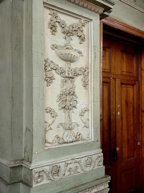 Я бы написала, конечно: мистическая жерновка встретила нас таинственной темнотой и прохладой. 05