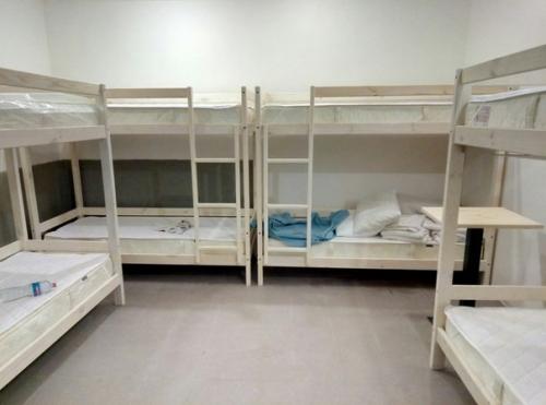 В центре города Львова, в 100 шагах от оперного театра. 09