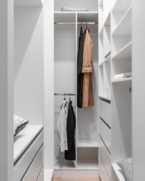 Эта однокомнатная квартира принадлежит девушке 29 лет. 02