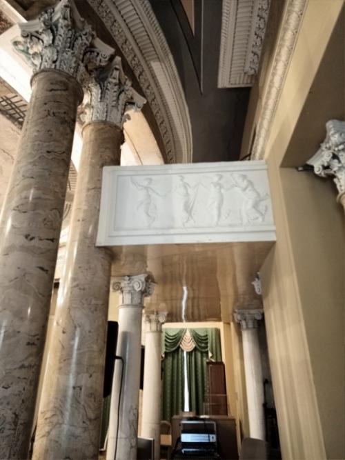 Благодаря новогодней ярмарке в пресс - особняке АиФ можно посмотреть интерьеры дворца на мясницкой. 06