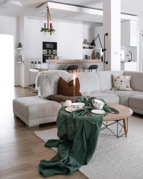 Прекрасный насыщенно - зеленый цвет в стильном рождественском интерьере. 06