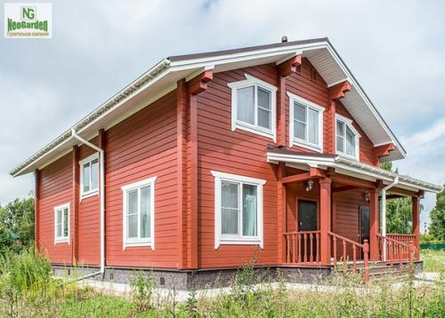 Интерьер загородного дома в спокойных тонах с яркими акцентами. 09