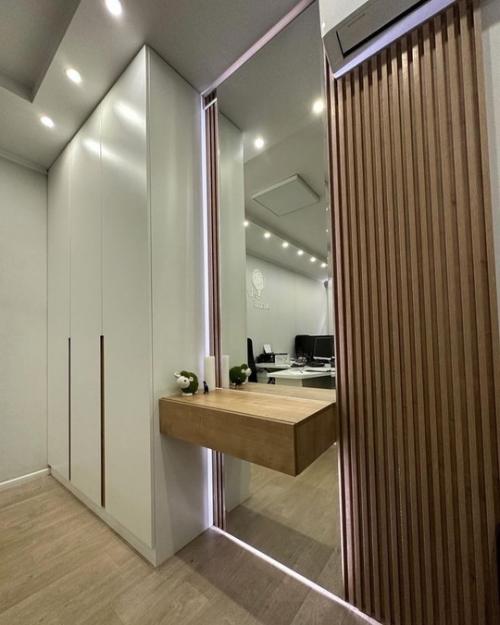 Стекла и зеркала давно вошли в наш интерьер, они создают легкость и визуально расширяют пространство. 09