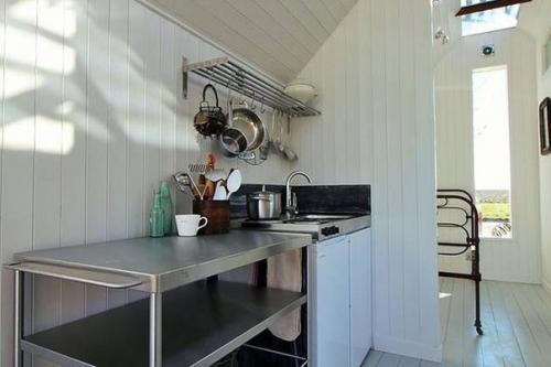 Эта современная версия хижины пастуха в уединённом месте находится. 05