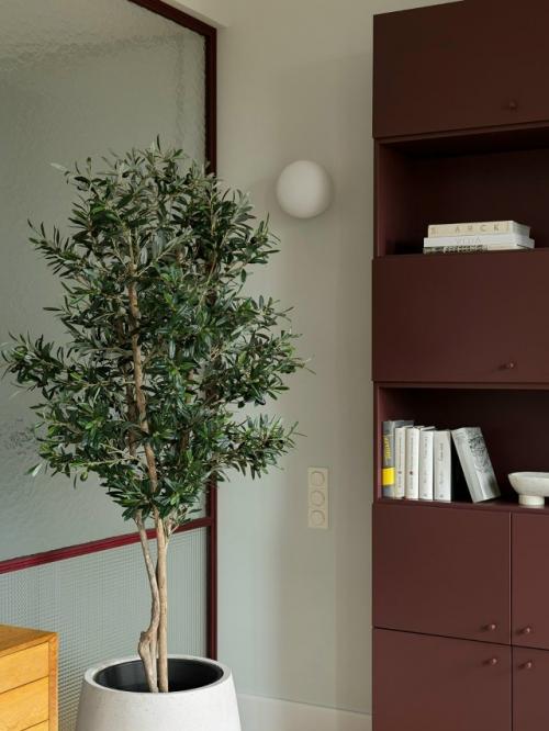 Архитектор Анна скорик создала эклектичный интерьер, объединив современные материалы и винтажные формы. 05