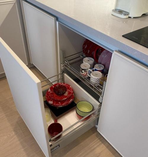 Красивый, изысканный интерьер кухни в современном стиле. 06