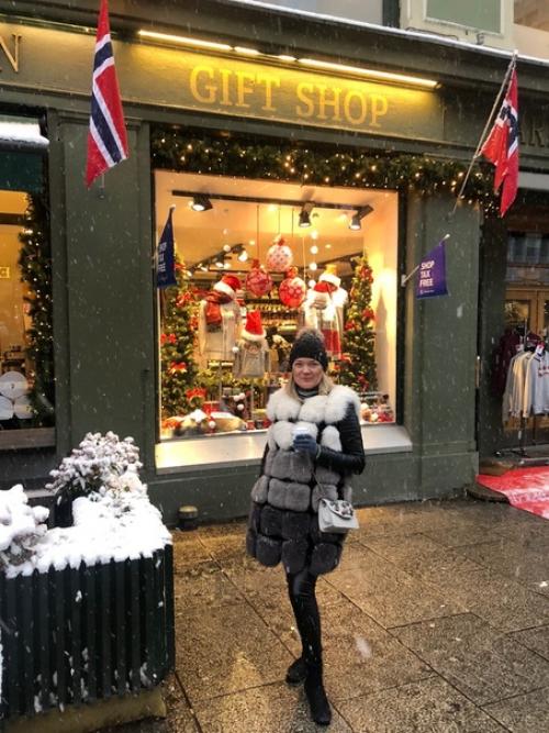 Есть один способ расширять границы своего мира - путешествия, а если это место - исполнение твоей мечты, то твой мир становится безграничным.