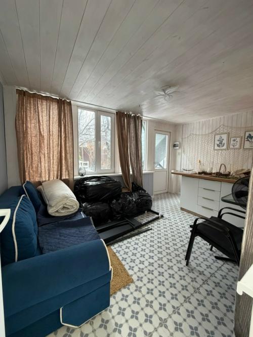 На даче. До сих пор не убрали сервировку стола. 04 На даче. До сих пор не убрали сервировку стола. 04