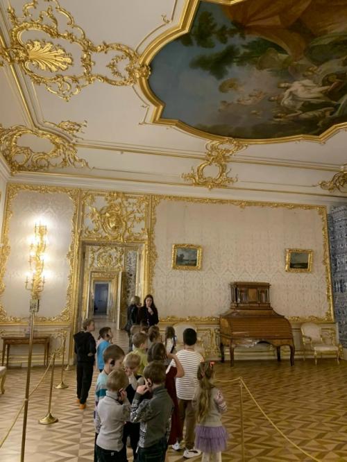 Мудрое решение - провести выходной в кругу друзей, в музее. 02 Мудрое решение - провести выходной в кругу друзей, в музее. 02