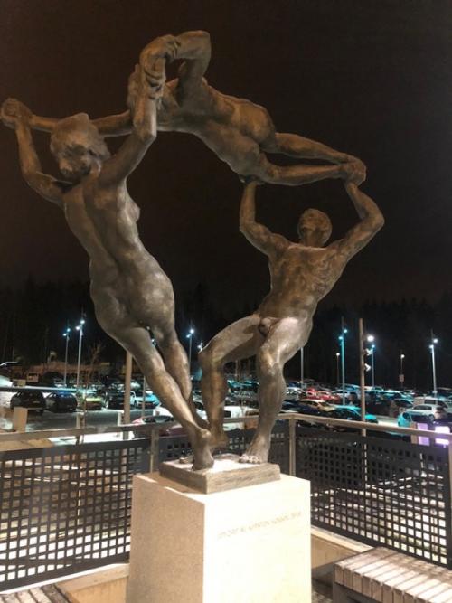 Есть один способ расширять границы своего мира - путешествия, а если это место - исполнение твоей мечты, то твой мир становится безграничным. 05