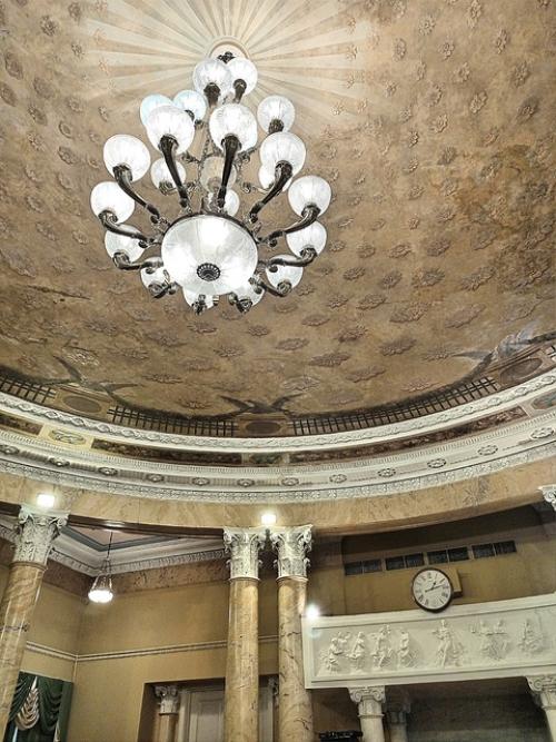 Благодаря новогодней ярмарке в пресс - особняке АиФ можно посмотреть интерьеры дворца на мясницкой. 02